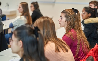 Schülerinnen und Schüler am Bachelor-Infotag der Hochschule Luzern – Informatik