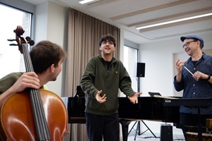 Impressionen aus dem Unterricht während der Akademie für zeitgenössische Musik 2024. Bild HSLU/Christof Schürpf