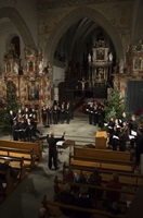 Der Akademiechor Luzern an einer Aufführung in der Franziskanerkirche Luzern.