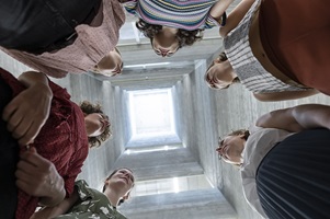 Studierende im Klangturm der HSLU