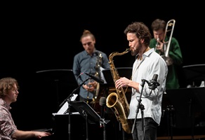 EInblicke in das Big Band-Konzert vom 27. Januar 2023 im KKL Luzern im Rahmen des Musikfestivals Szenenwechsels der Hochschule Luzern. 