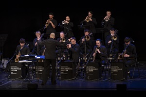 Auftritt der HSLU Big Band mit Special Guest Richard Bona (E-Bass) unter der Leitung von David Grottschreiber im KKL Luzern im Rahmen des Musikfestivals «Szenenwechsel», 31. Januar 2026. Bild HSLU/Priska Ketterer