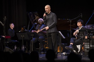 Auftritt der HSLU Big Band mit Special Guest Richard Bona (E-Bass) unter der Leitung von David Grottschreiber im KKL Luzern im Rahmen des Musikfestivals «Szenenwechsel», 31. Januar 2026. Bild HSLU/Priska Ketterer