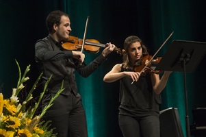 Musikalisches Intermezzo der Studierenden Carlos Camara Reyes und Marta Peño Arcenillas, Violine