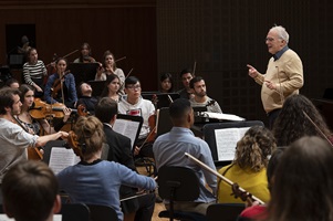 Studierende der Hochschulorchester Luzern und Basel im KKL Luzern unter der Leitung von Ronald Zollmann proben für das Sinfoniekonzert vom 7. November 2022.