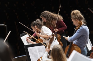 Studierende der Hochschulorchester Luzern und Basel im KKL Luzern unter der Leitung von Ronald Zollmann proben für das Sinfoniekonzert vom 7. November 2022.