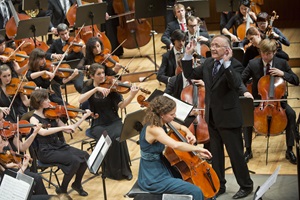 Sinfoniekonzert Oktober 2013. Die Cellistin Anita Leuzinger und die Orchester der Hochschulen Luzern und Basel unter der Leitung von Heinz Holliger. 