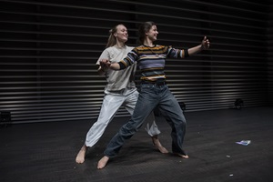 Mitwirkende der Musik & Bewegung-Performance «Musik bewegt Musik no. 5» im Konzertsaal Salquin im Rahmen des Musikfestivals Szenenwechsel. Bild HSLU/Priska Ketterer