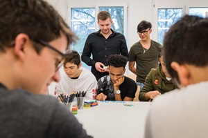 «Spielen verbindet» die Bevölkerung von Nottwil mit Geflüchteten, die im Gemeinde ein zweites Zuhause gefunden haben. 