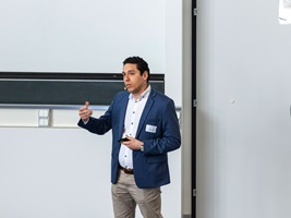 Dr. Willy Villasmil während der Präsentation