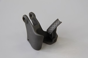 Complete rope clamp in stainless steel. Both components are constructively optimised for the additive manufacturing process. The assembly of the components to the subassembly takes place after the mechanical reworking.