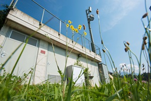 Antennenstandort mit Wasserstoffspeicher für Notstromanlage mit Brennstoffzellen.