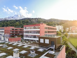 das perfekte Haus von aussen auf dem Campus Horw