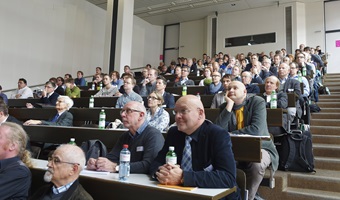 Der gut besuchte Mädersaal an der Hochschule Luzern – Technik & Architektur