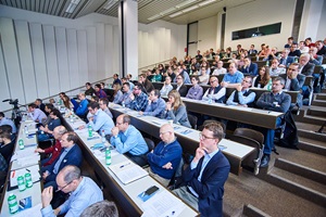 Gespannte Zuhörer im Mädersaal an der Hochschule Luzern – Technik & Architektur
