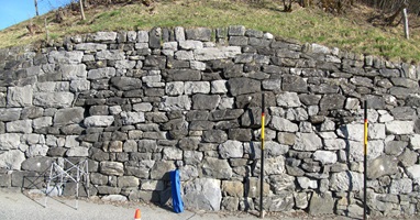 Trockenmauerwerk der Mauer Eggental, Kanton Uri.