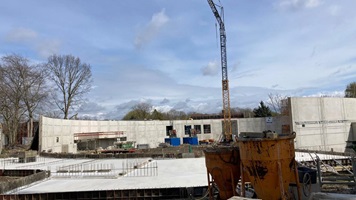 Blick auf die Tropenhalle - noch ohne Dach (alle Wände sind thermisch aktiviert)