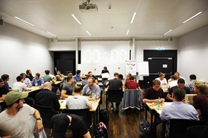 Foto zeigt den Klassenraum, in dem die Studierenden den Input zum Workshop erhalten