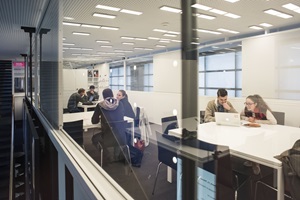 Foto zeigt Personen, die im Smart-up Hub in Luzern arbeiten