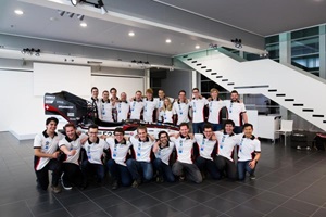 Zum AMZ Racing Team gehören Studierende der Hochschule Luzern und der ETH Zürich.