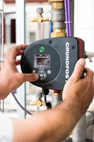 Im HLKS-Labor führen die Studierenden praktische Messungen an Anlagenkomponenten durch. 