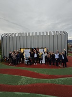 Die Delegation des Engineers' Day vor dem iHomeLab