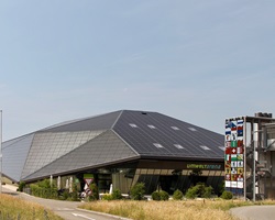 PV-Fassaden in der Umwelt Arena Spreitenbach