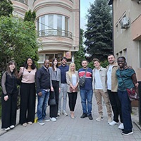 Projektgruppe der HSLU mit Auftraggeber und Studierenden der Universität Bitola