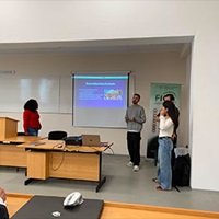 Projektgruppe der HSLU (Studierende Mehmeti Drin, Hsieh Wei-Han, Ngum Golder, Adana Mert) bei der Abschlusspräsentation