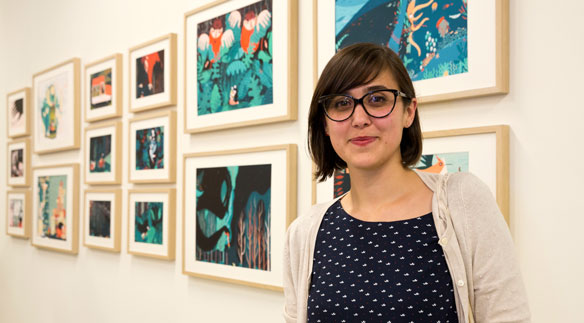 Master-Absolventin Francesca Sanna vor Bildern ihres Projektes. @HSLU