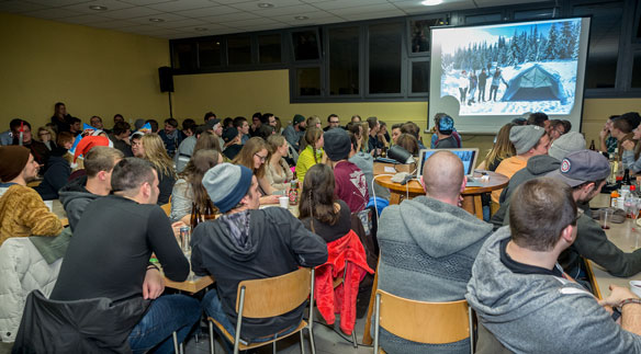 Abendprogramm im Sportcamp. (Foto: Markus Käch)