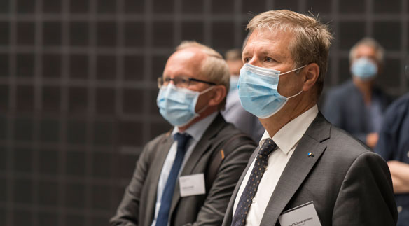 Regierungsrat Marcel Schwerzmann und Markus Hodel, Rektor der Hochschule Luzern. (Foto: Ingo Höhn)