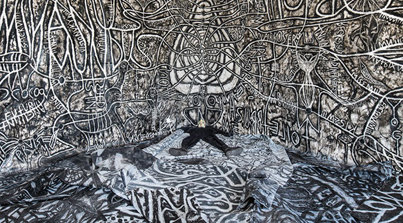 Neal Schaap aus Bern, Absolvent des Master Kunst, will mit der Installation «FOLLOWME» die Menschen verführen, einem Mythos zu folgen. Er nimmt dabei Anleihen bei «Alice im Wunderland» und dem Film «Matrix». Bild: zvg