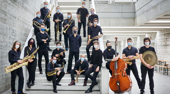 Die Big Band der HSLU spielt am Online-Festival «Szenenwechsel» Arrangements und Kompositionen von Gil Evans aus den 1940er bis 1960er Jahren (Foto: Ingo Höhn). 