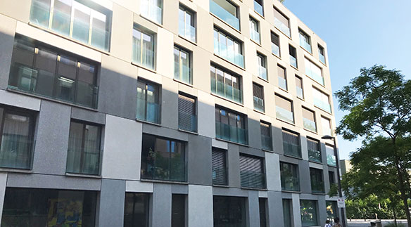 Ob und wie ein Haus von Nachbargebäuden verschattet wird, hat einen Einfluss auf die Behaglichkeit. Die Experten der HSLU raten deshalb, Gebäude fassadenweise zu planen.