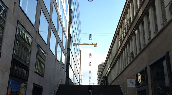 Ob und wie ein Haus von Nachbargebäuden verschattet wird, hat einen Einfluss auf die Behaglichkeit. Die Experten der HSLU raten deshalb, Gebäude fassadenweise zu planen.