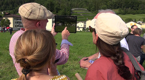 AR-Visualisierungen  - wie hier in Glarus - sind bei der Bevölkerung populär.