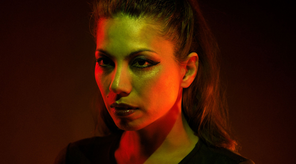 Die US-Amerikanerin Genevieve Artadi tritt zusammen mit der Big Band der HSLU auf. (Bild: Richard Thomson)