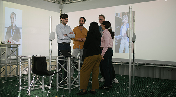 Im «Real Life Lab» von Sonova werden Geräuschkulissen möglichst lebensnah nachgebaut. 