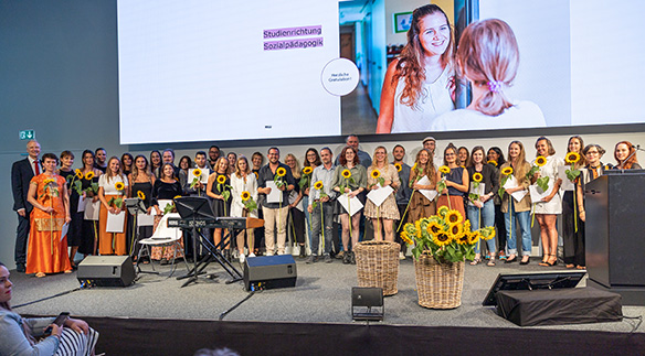 Die Absolventinnen und Absolventen der Vertiefungsrichtung Sozialpädagogik.
