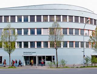2000 zieht die Hochschule Luzern – Soziale Arbeit an die Werftestrasse 1 in Luzern