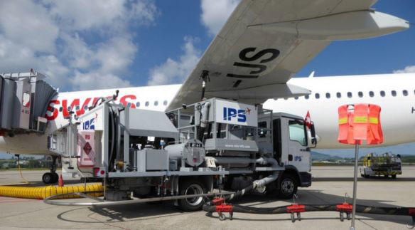 Aviatik_Betankung_Modul Airline- und Airportmanagement_Studentenausflug Flughafen Zürich und Helikopter-Basis der Armee - Bachelor in Economics Data Science in Mobility HSLU