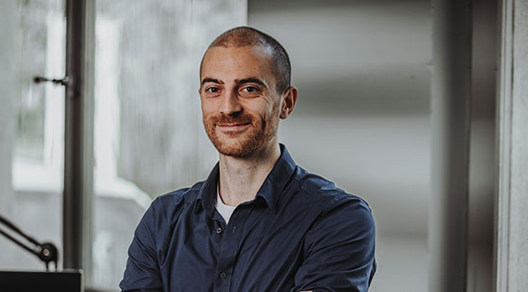  Portrait von Raphael Zeder, Dozent WBK UX Strategy and Operations