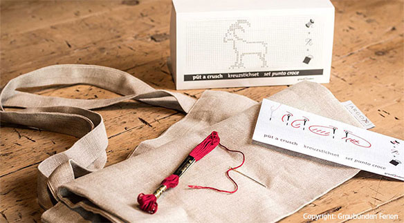 Kreuzstichset mit Tasche, Faden, Nadel und Anleitung
