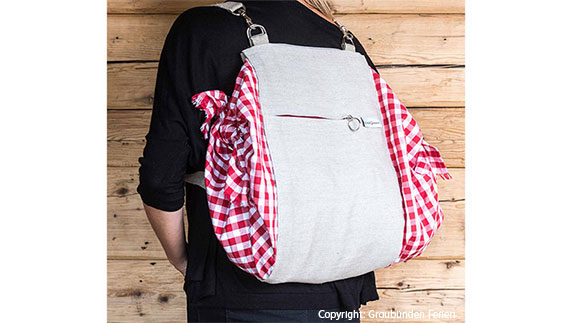 Tasche als Rucksack, Person trägt die Tasche