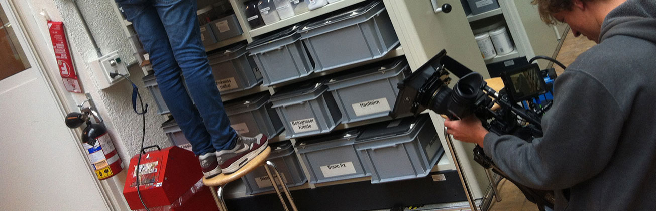 TV-Kamera filmt einen Mann (Ausschnitt)