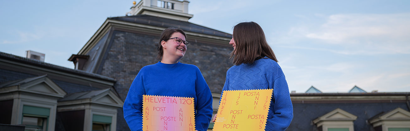 Mia Gujer & Svenja Kolly gestalten die 175-Jahre-Post Jubiläumsbriefmarke, Foto: Tim Meier