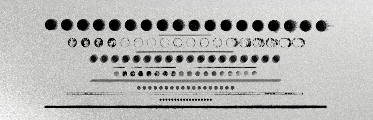 Abstrakte Schwarz-Weiss-Grafik mit Reihen unterschiedlich großer Kreise und Linien, die an ein technisches Muster oder Drucktest erinnern.