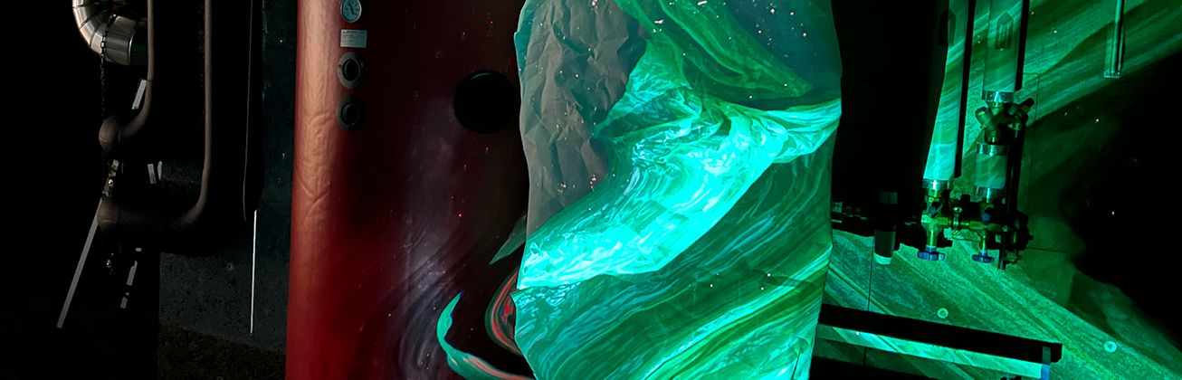 Eine grüntönige Installation