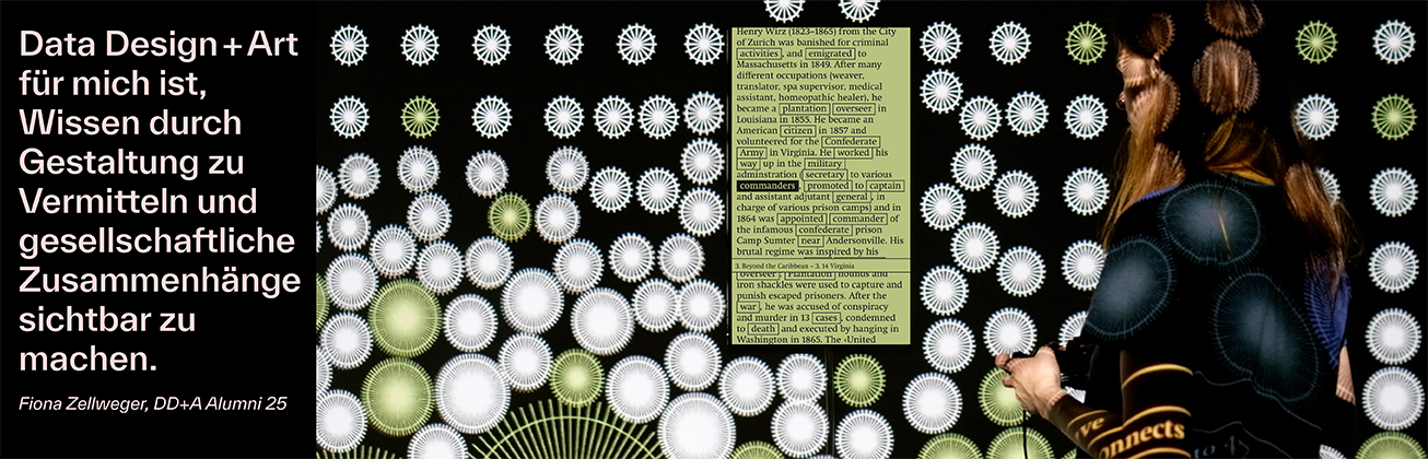 Eine vor einem Bildschirm und einer Lichtinstallation. Links steht ein Zitat von ihr. 